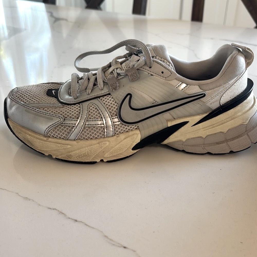 NIKE V2K Run Sneaker - Picture 10 of 10